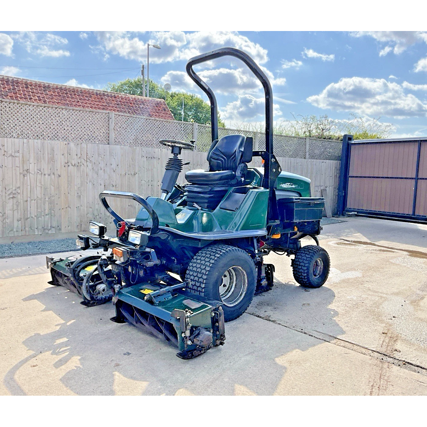 2006 HAYTER LT324 TRIPLE CYLINDER RIDE ON LAWN MOWER